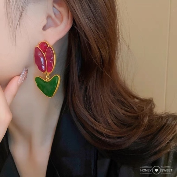 - - 18K GP Vintage Tulip 🌷 Dangle Earrings - Picture 10 of 11